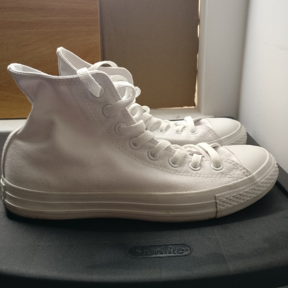 Chuck Taylor All Star: All White High Top